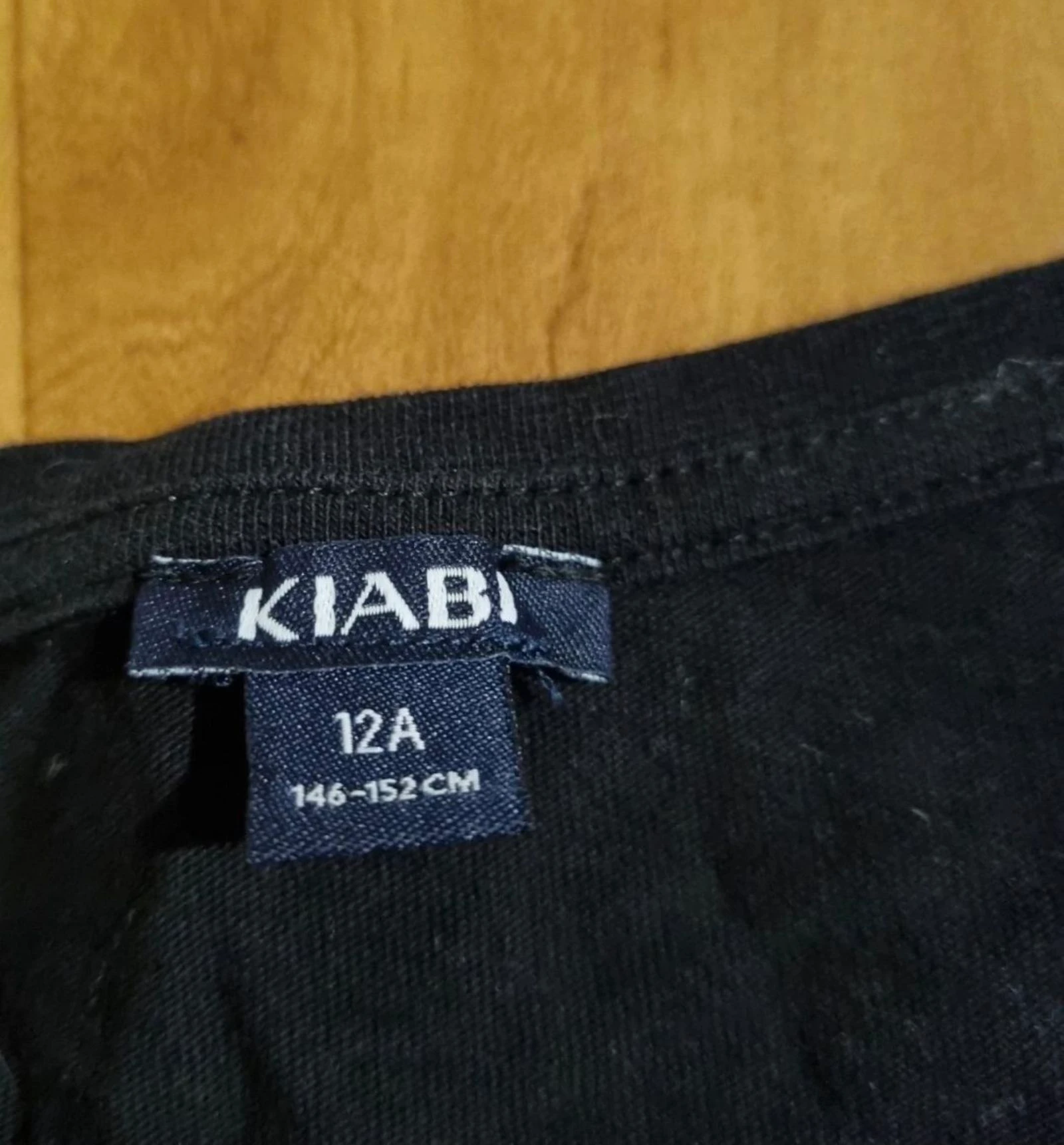 zwarte trui Kiabi met parels aan de schouders maat 12 jaar – photo 3